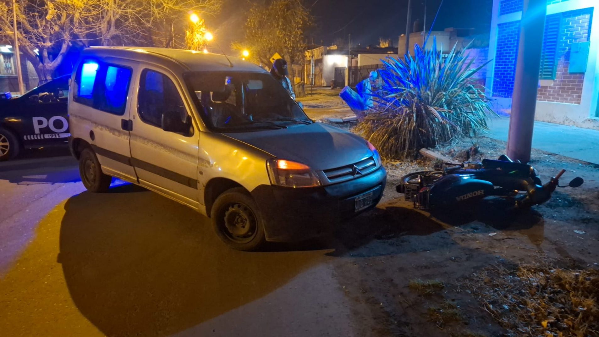 Un motociclista lesionado tras incidente vial con un utilitario