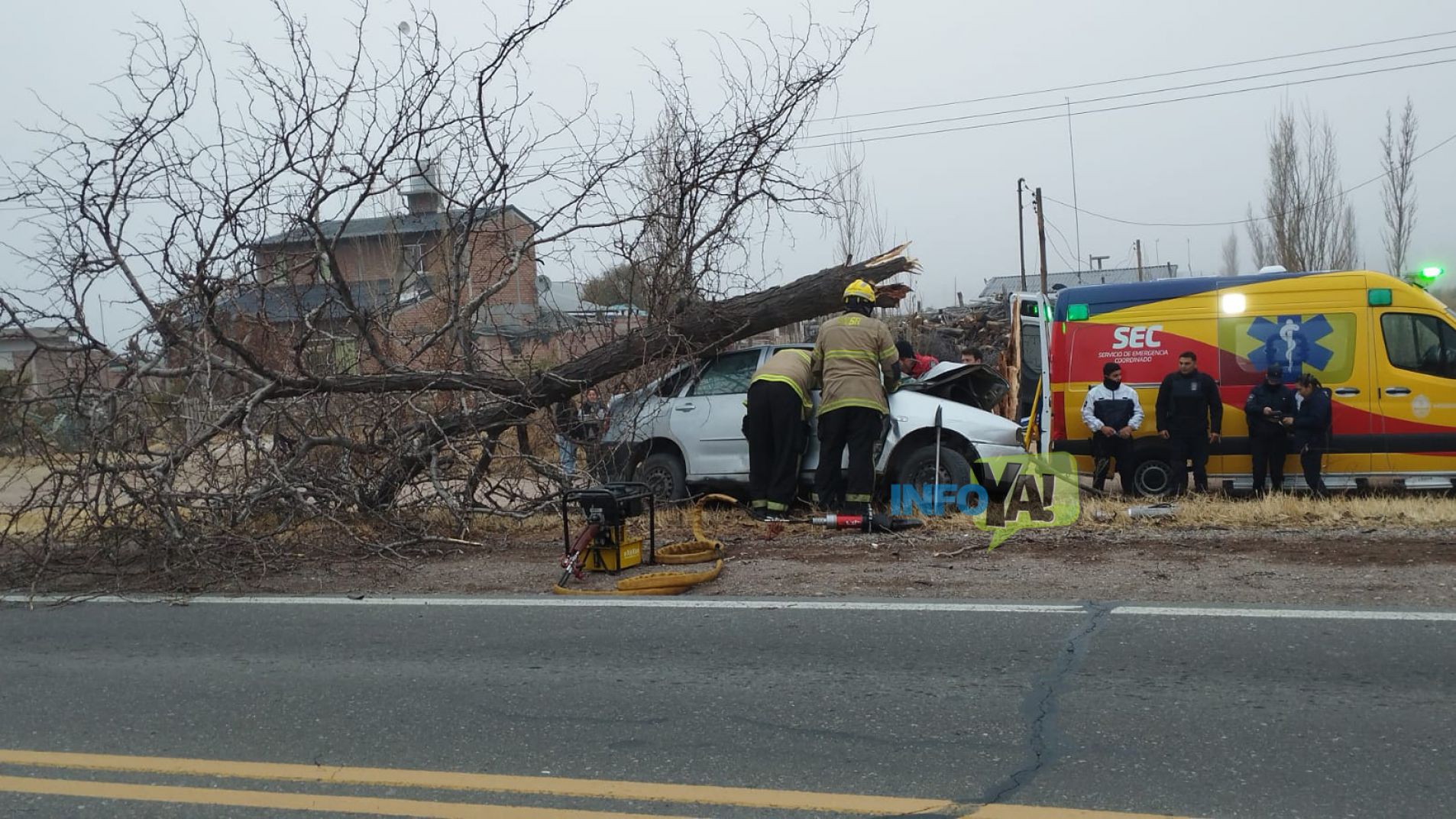 Salto de las Rosas: Chocó contra un árbol y tuvo que ser rescatado por los bomberos
