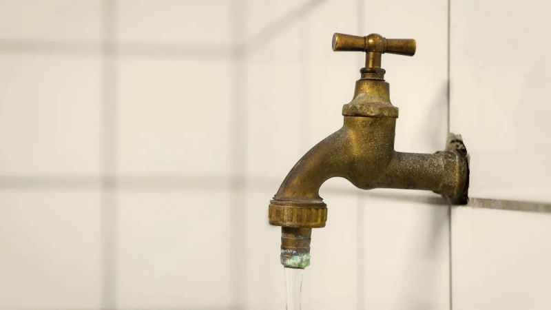 En un robo a una casa de un jubilado se llevaron hasta las canillas