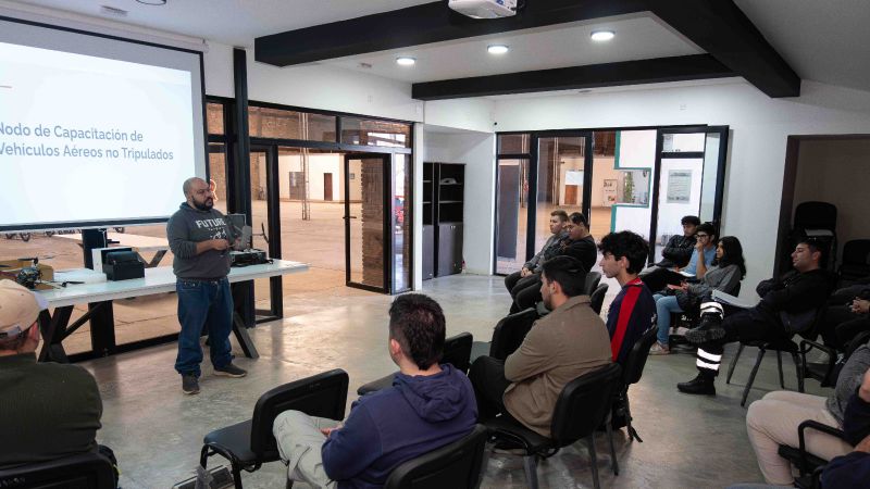 Comenzó el curso: pilotaje de drones