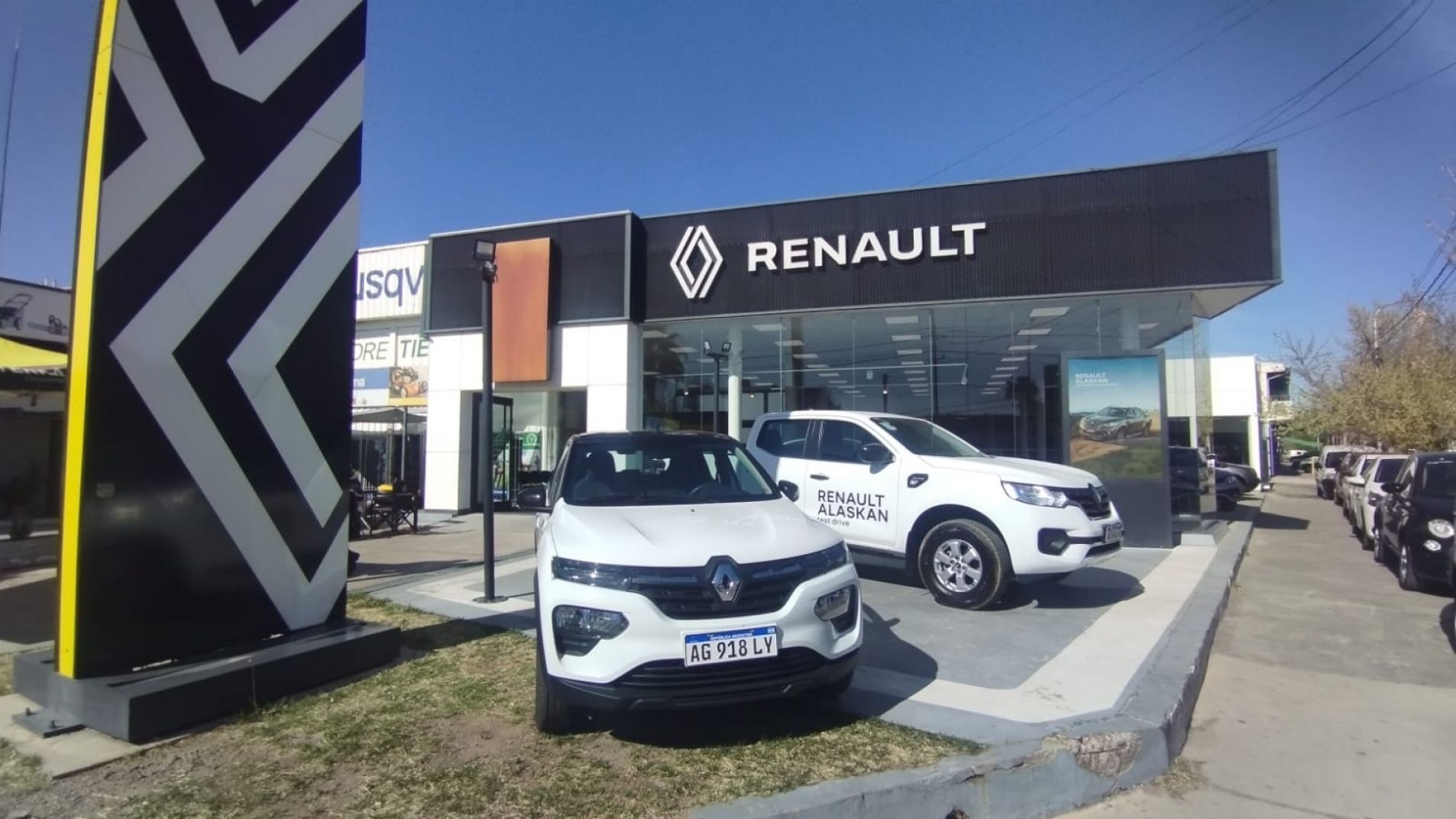 Renault Mediterráneo funciona en Hipólito Yrigoyen y Carlos W. Lencinas.