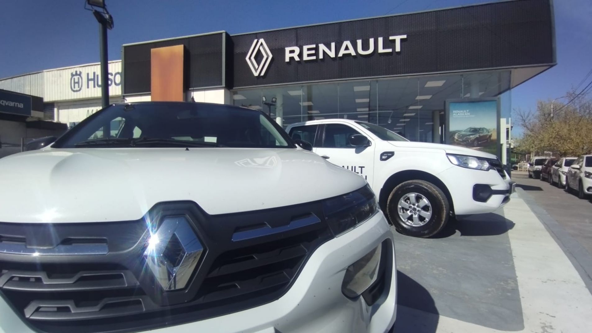 Renault Mediterráneo tiene su sede en Hipólito Yrigoyen y Carlos W. Lencinas.
