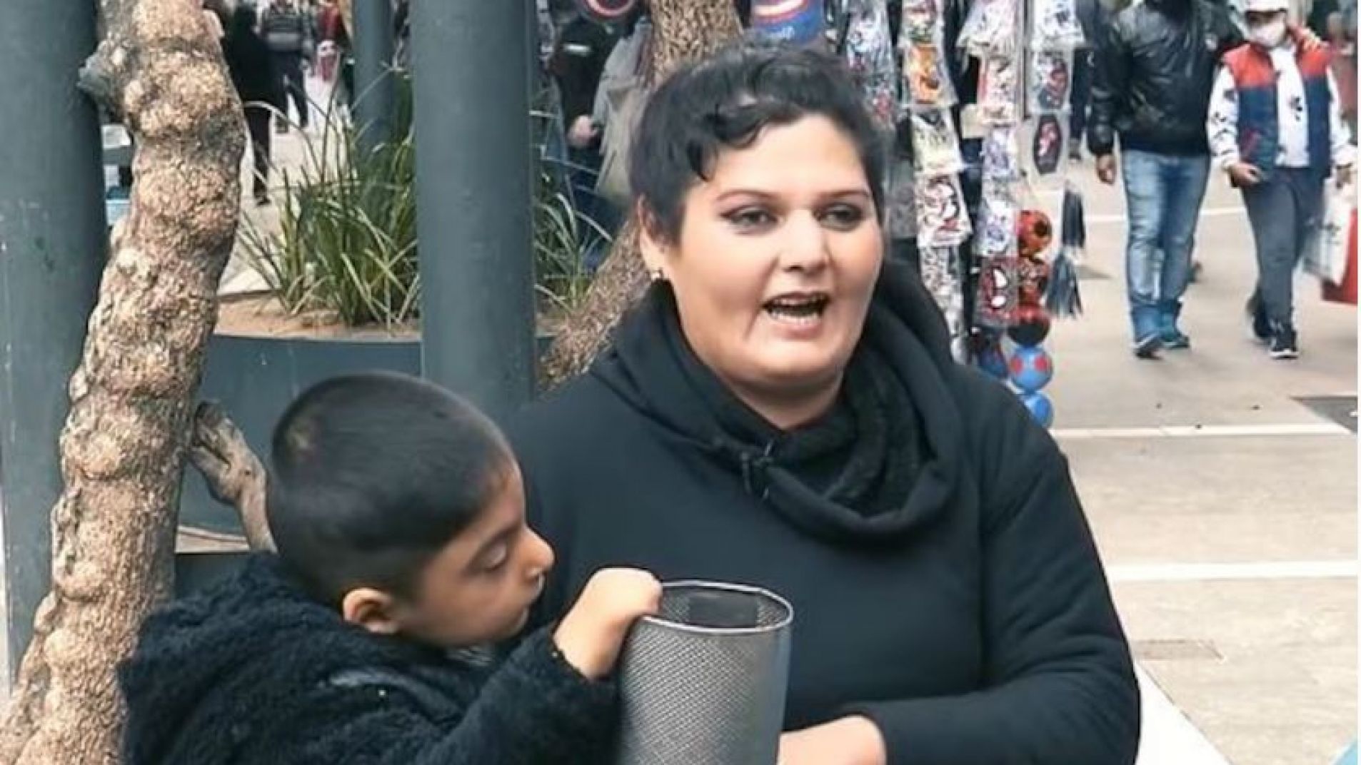 Su hijo tiene un síndrome, canta a la gorra y ganó $17 millones con Guido Kaczka