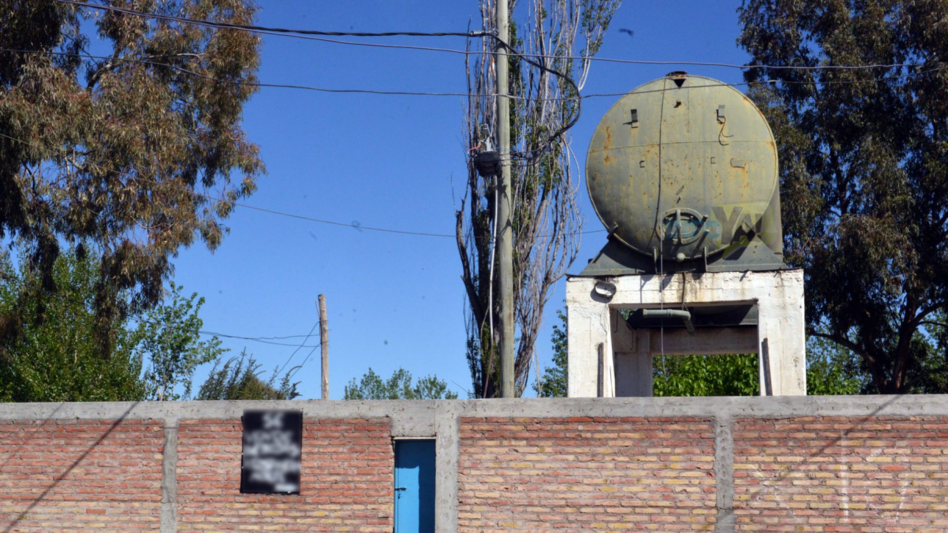 Uno de los tanques de la planta distribuidora de agua de la Isla.