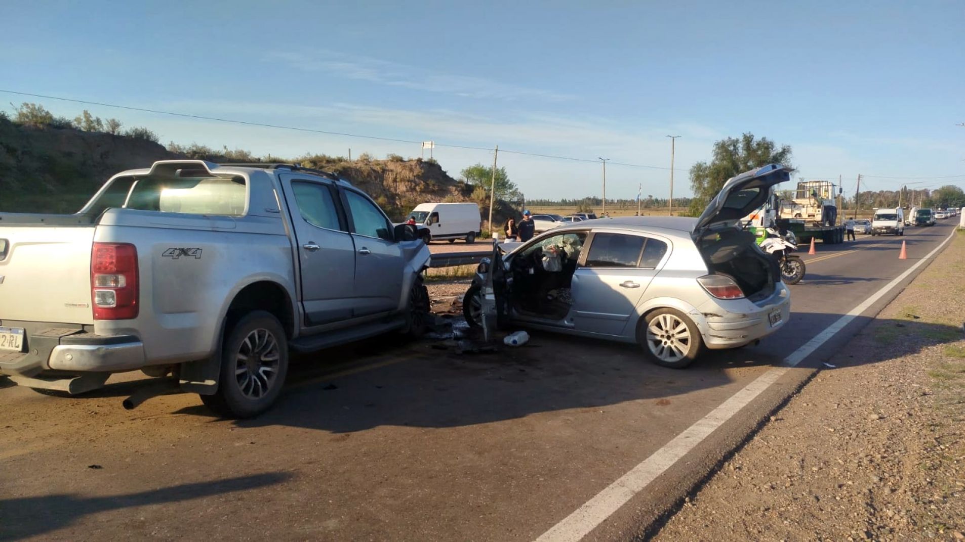 Violento choque frontal con lesionados graves en el puente del Rio Atuel