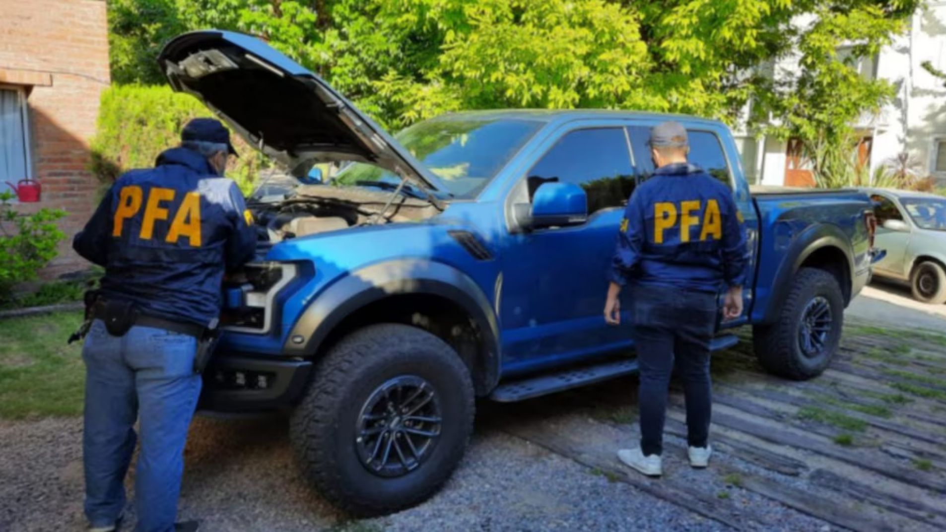 Una ONG denunció que circulan más de 80 mil autos "mellizos" en el país