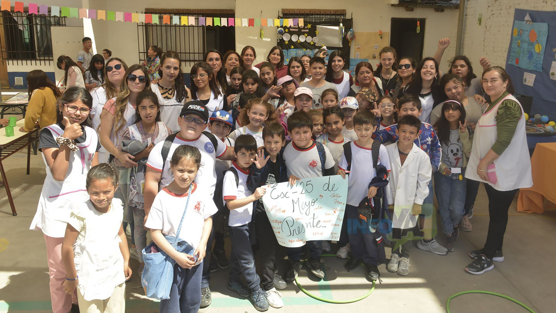 La escuela Nicolás Papernó presentó su muestra anual "Universo"