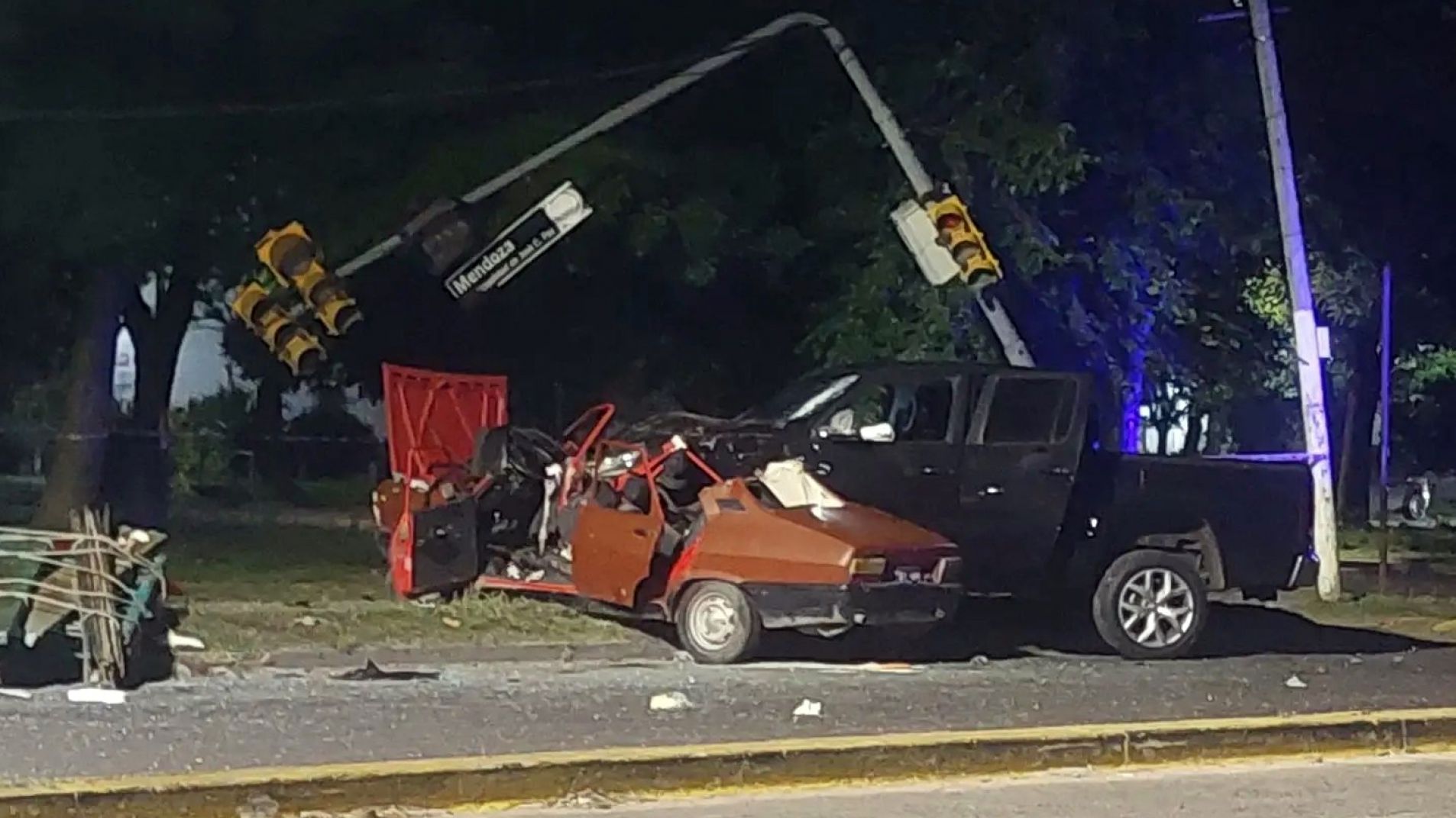 Dos muertos: cruzaron en rojo y los atropelló un conductor borracho (Video)