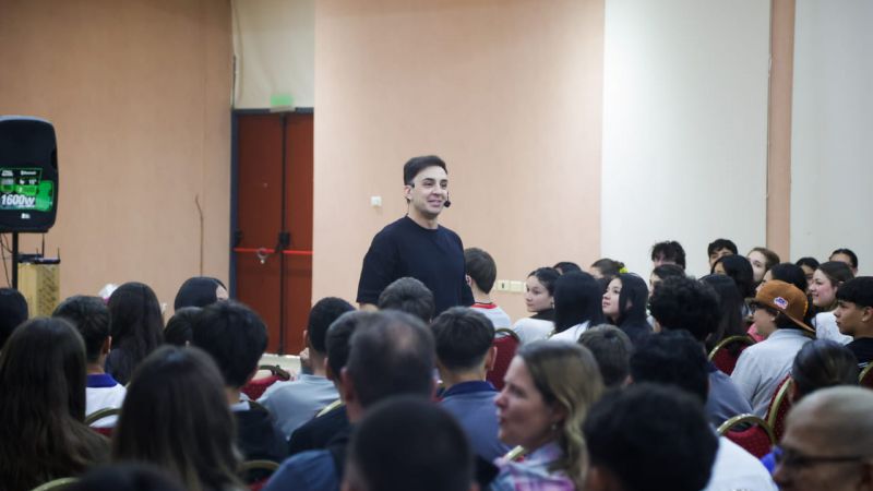 Ayrton Oviedo habló sobre bullying y uso responsable de las tecnologías