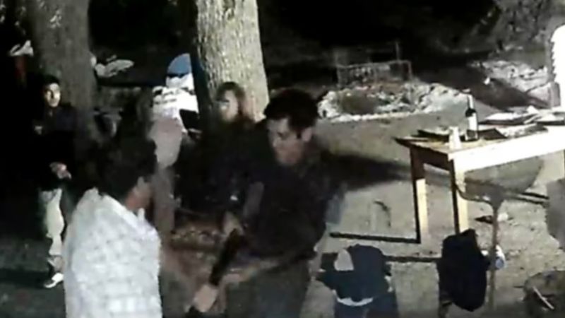 Video: lo echaron de una fiesta, volvió con una escopeta y mató a un hombre