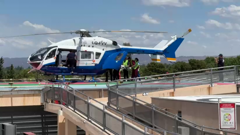 Videos: Trasladaron en helicóptero al Notti al bebé quemado en su casa de El Molino