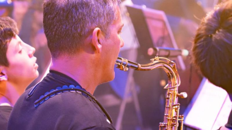 Seducción sonora: Martín Segura y el arte de emocionar con su saxofón