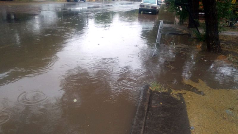 Video: La lluvia anegó algunos sectores de la ciudad