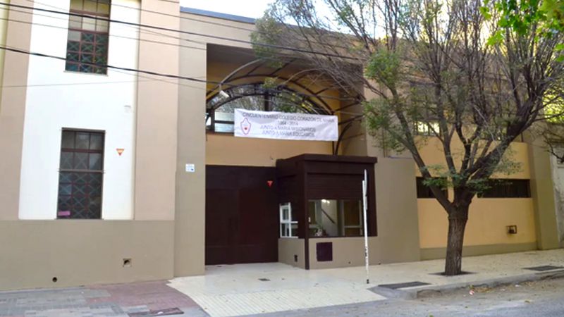 Suspenden las clases en un colegio de capital por amenazas de un tiroteo