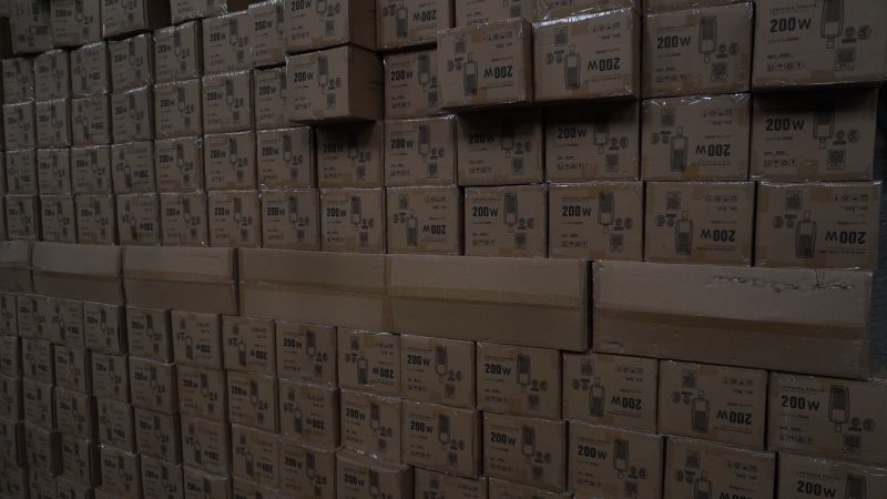 Molero anunció la compra récord de luminarias LED