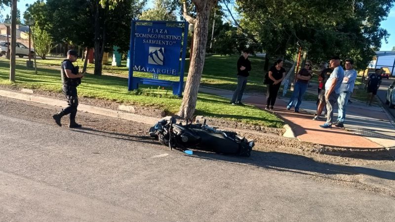 Un motociclista con fractura expuesta tras un choque con una camioneta
