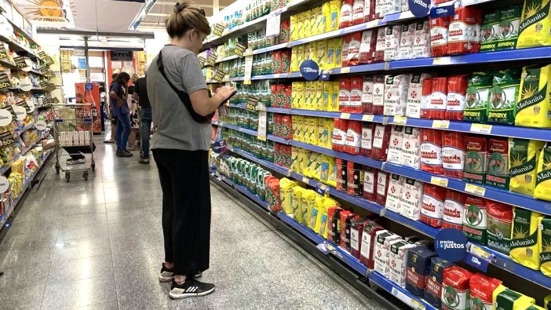 La inflación de octubre fue de 2,3% y acumula 24,8% en lo que va del año
