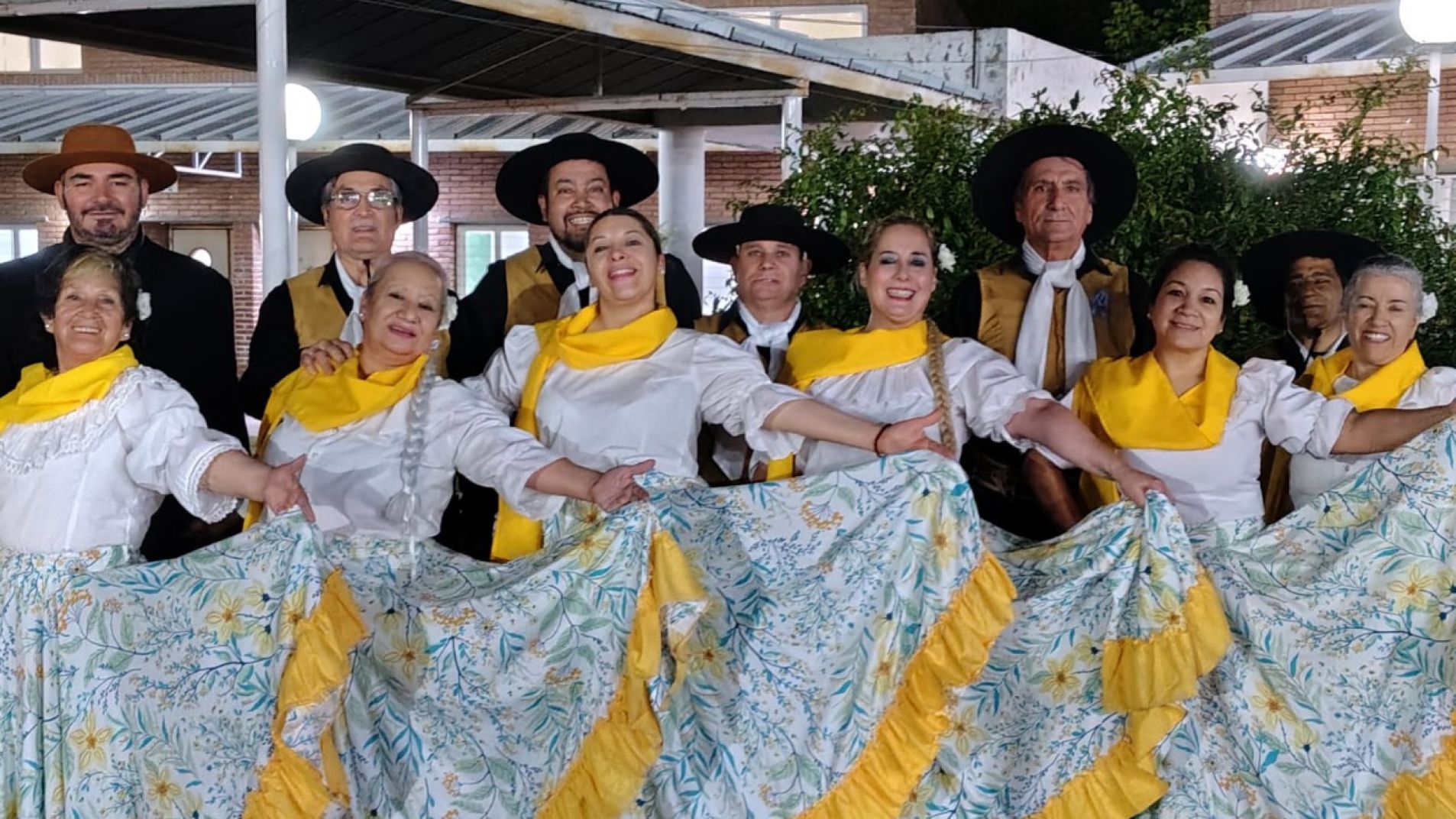 FEyES vive esta noche su vendimia "Raíces"