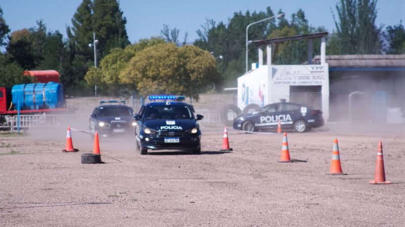 La Policía capacitó a choferes en maniobras de alta exigencia en San Rafael