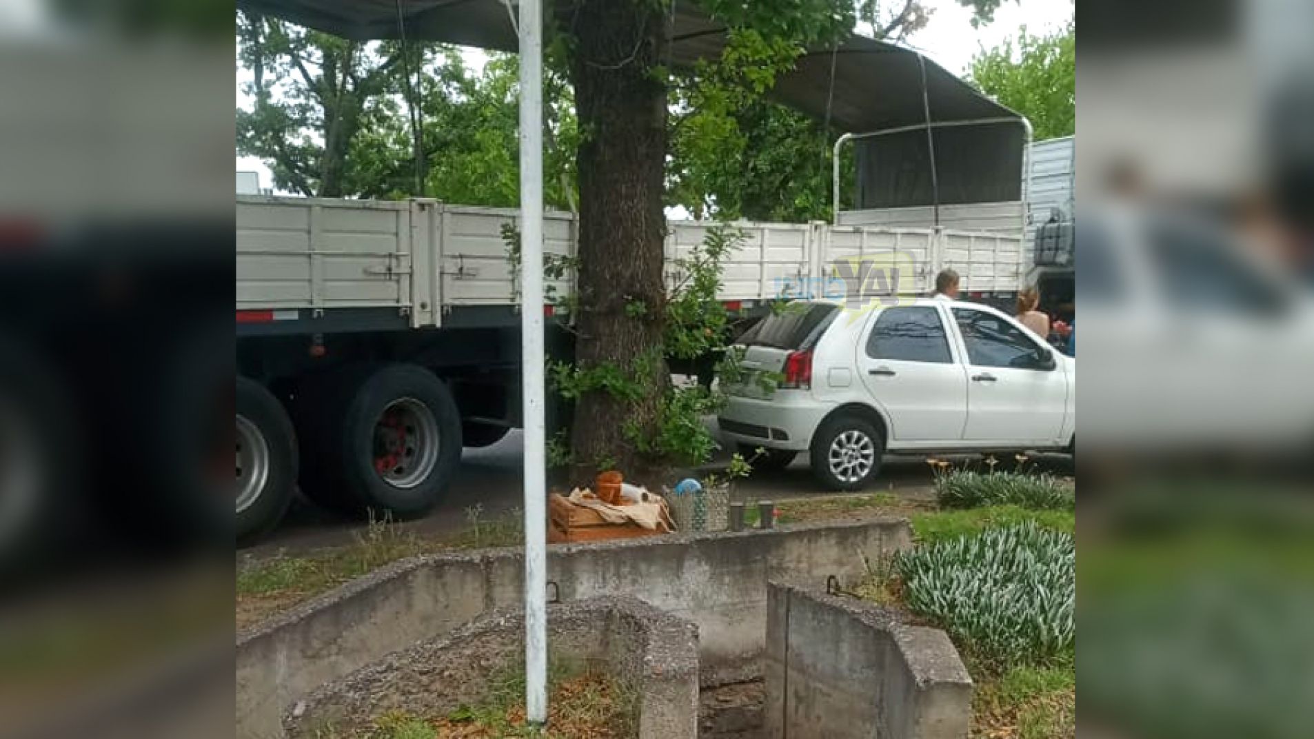 Un camión y un auto chocaron en Los Sauces y 9 de Julio (Video)