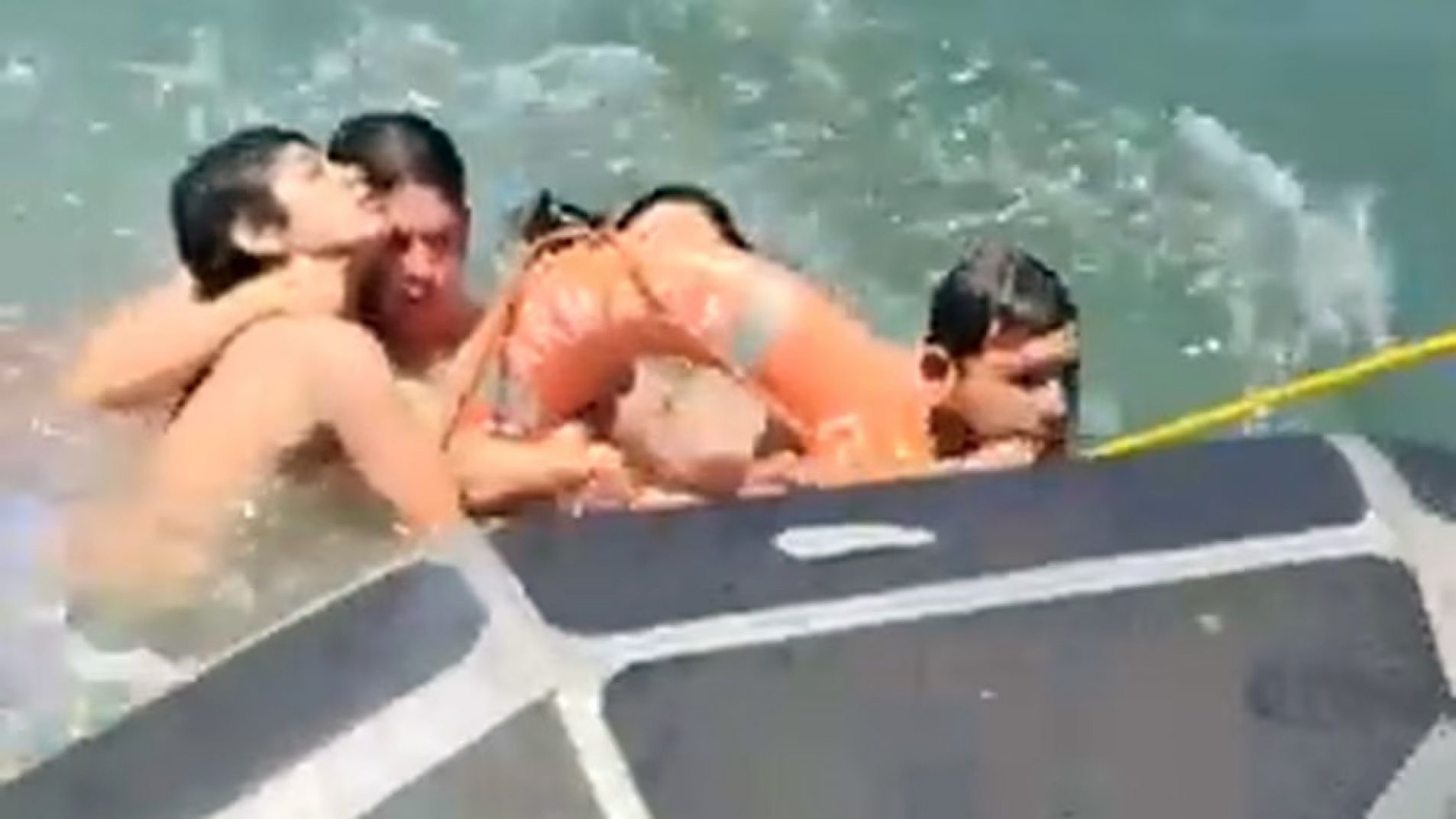 Videos del dramático rescate de un grupo de argentinos en el mar de Chile