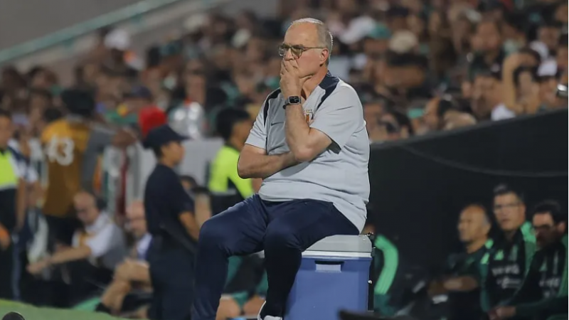 Peligra la continuidad de Marcelo Bielsa como entrenador de Uruguay