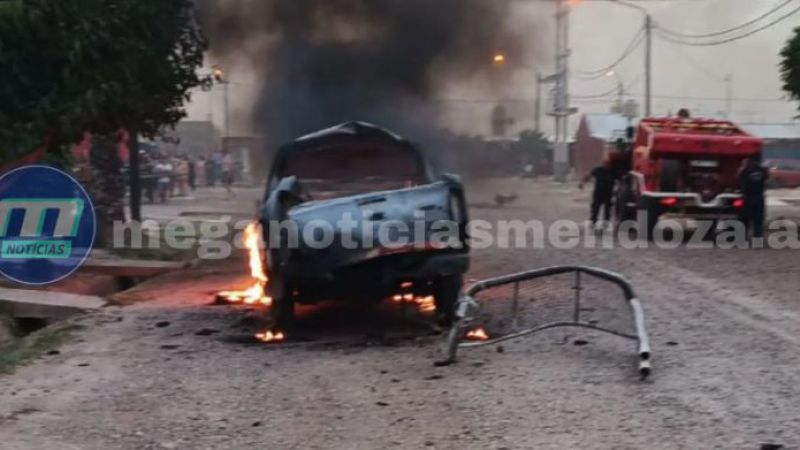 Explotó un tubo de gas, destruyó una camioneta, dañó dos casas e hirió a un hombre