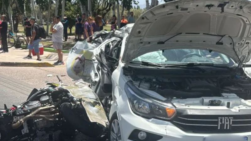 Trágico final para un motociclista que chocó en el Parque