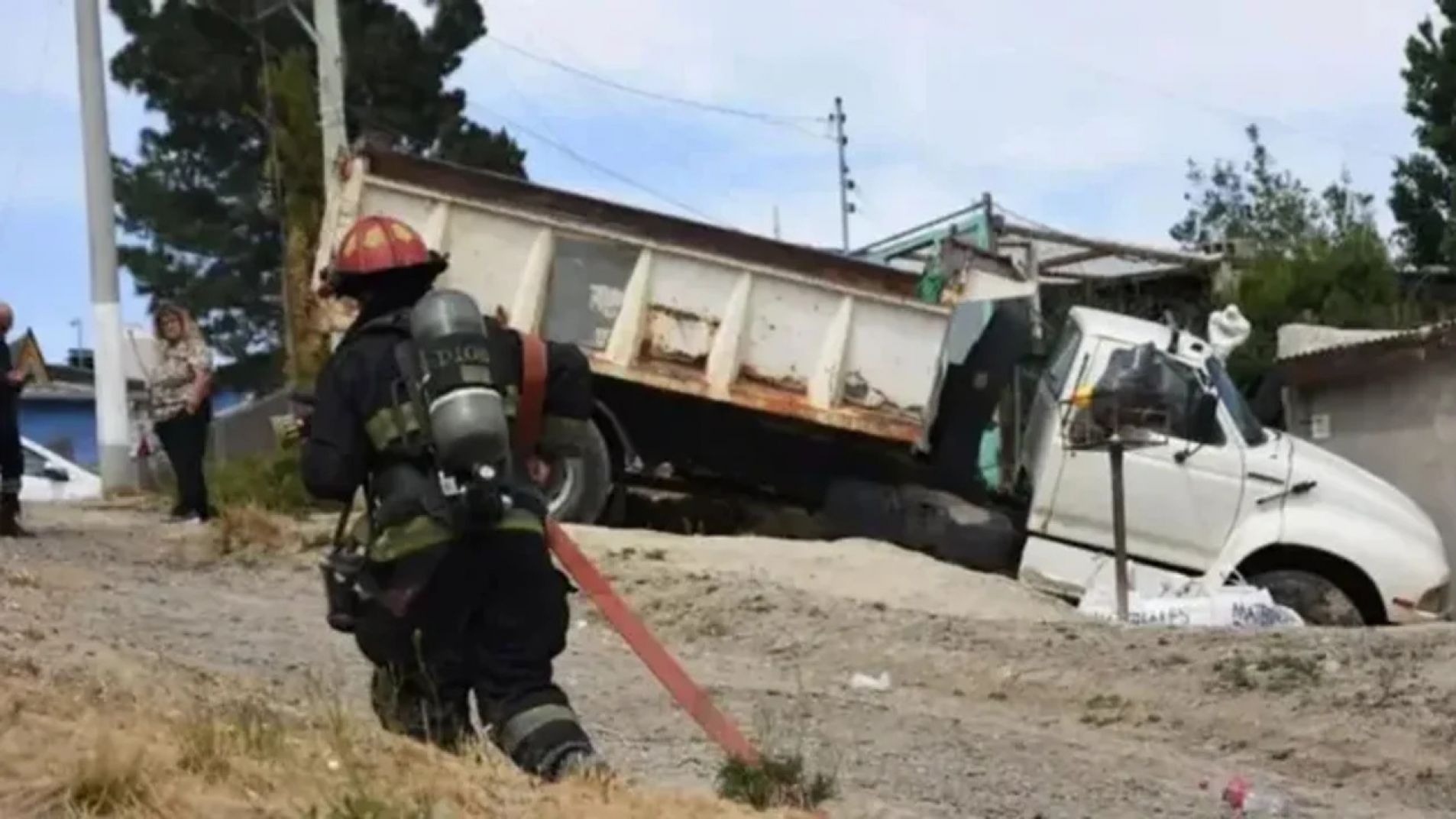 Tragedia en Comodoro Rivadavia: murió un hombre arrollado por su propio camión