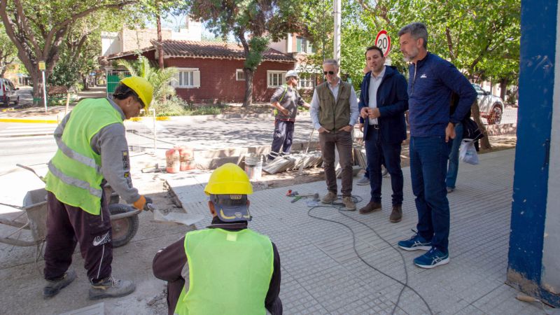 La Ciudad renueva más de 9500 m² de veredas en instituciones educativas