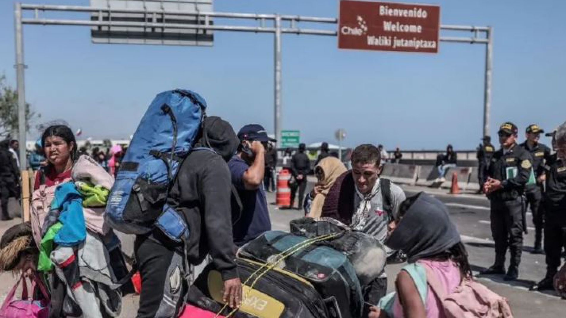 Perú declaró el estado de emergencia y militarizó la frontera con Chile