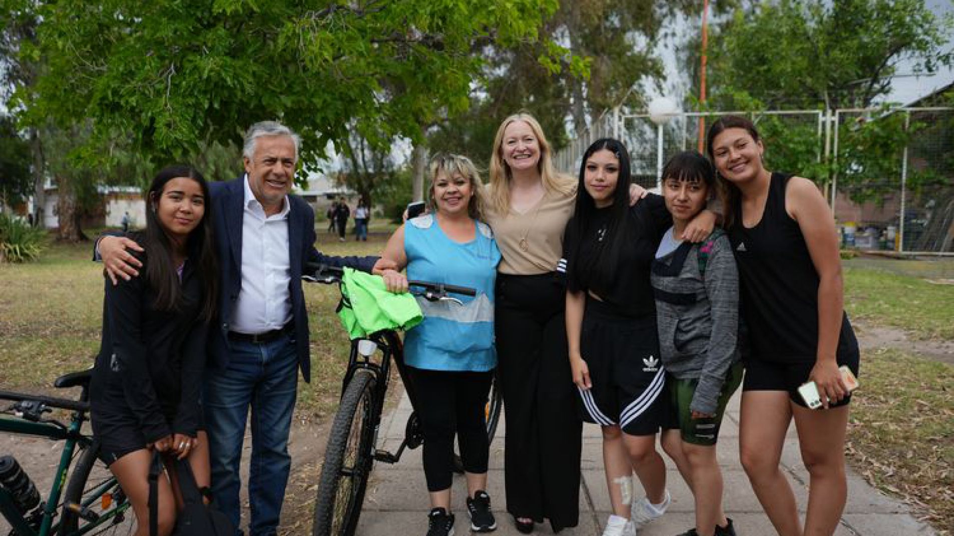 Cornejo estuvo presente en San Rafael para la última Bicicleteada Solidaria del año