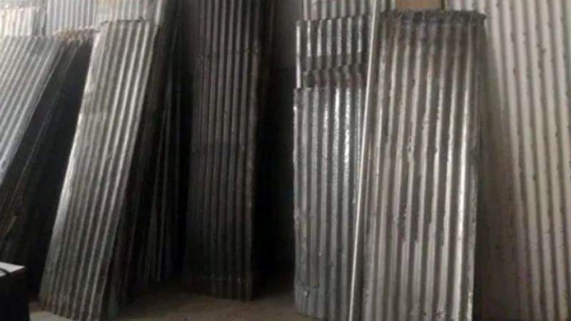 Entraron a un galpón y robaron chapas de zinc