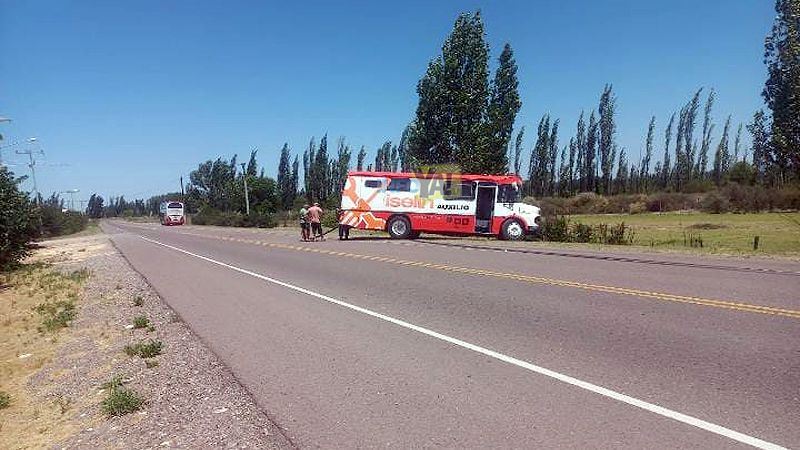 Remolcaban un colectivo que se quedó sin frenos y ocurrió un accidente