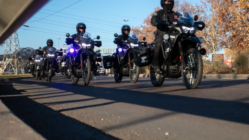 Tras una persecución detuvieron a ladrón de motos que cayó a una acequia