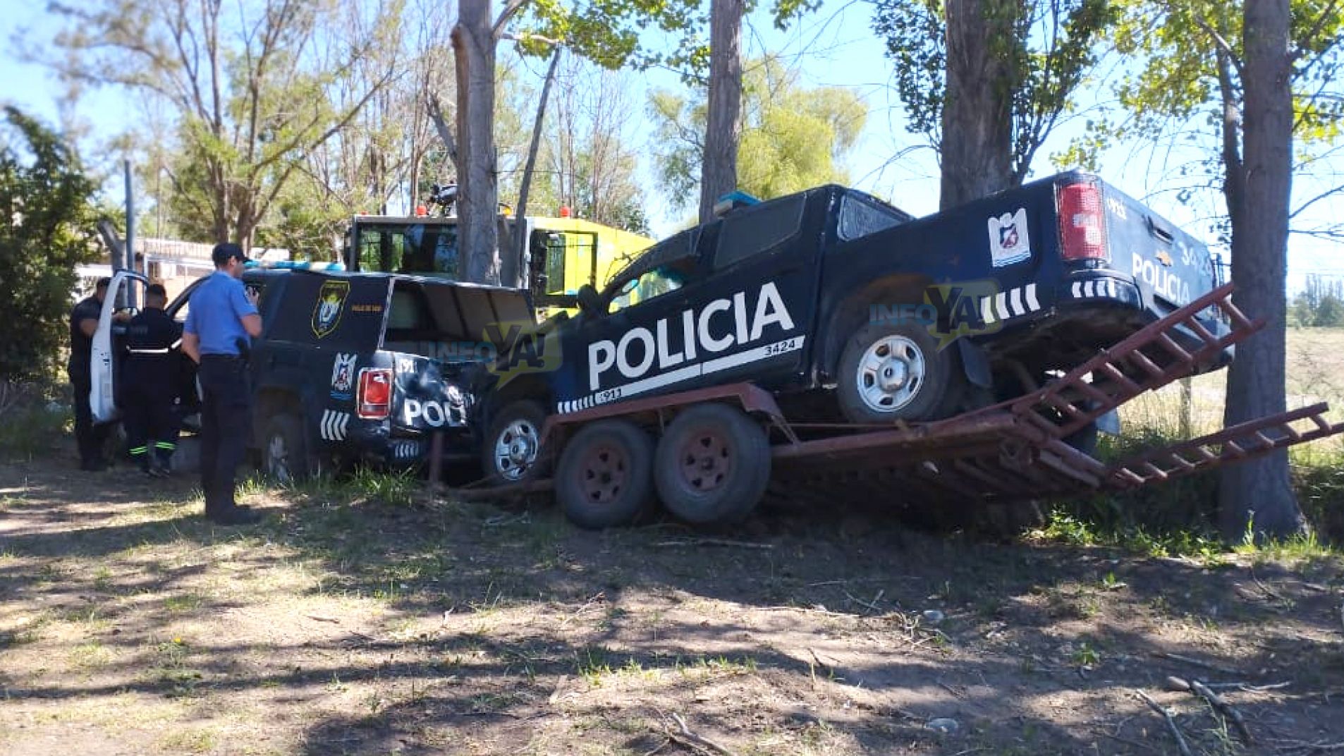 Ambas camionetas quedaron con daños.