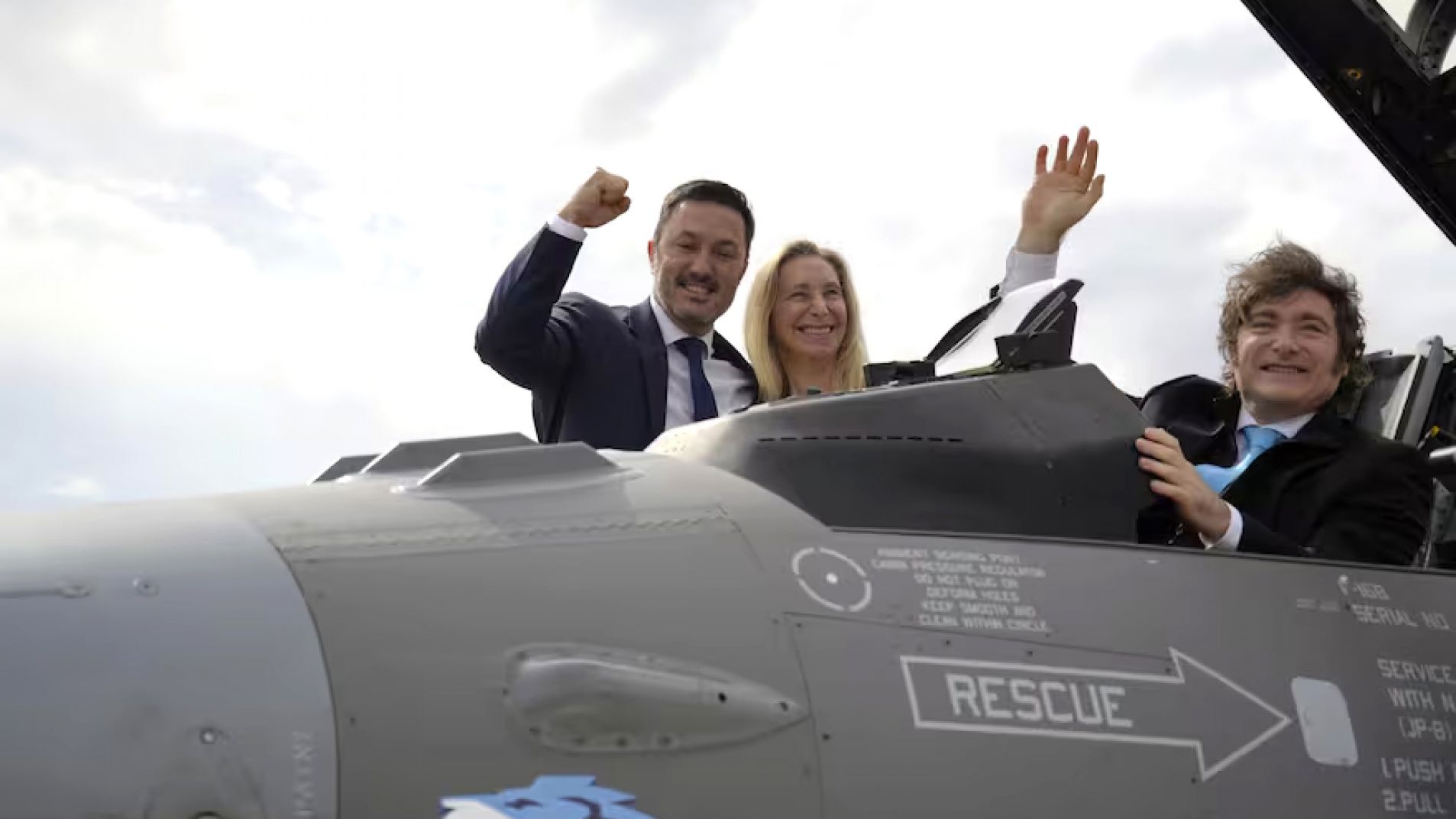 Milei presentó los F16, criticó al kirchnerismo y reivindicó el "poder militar"