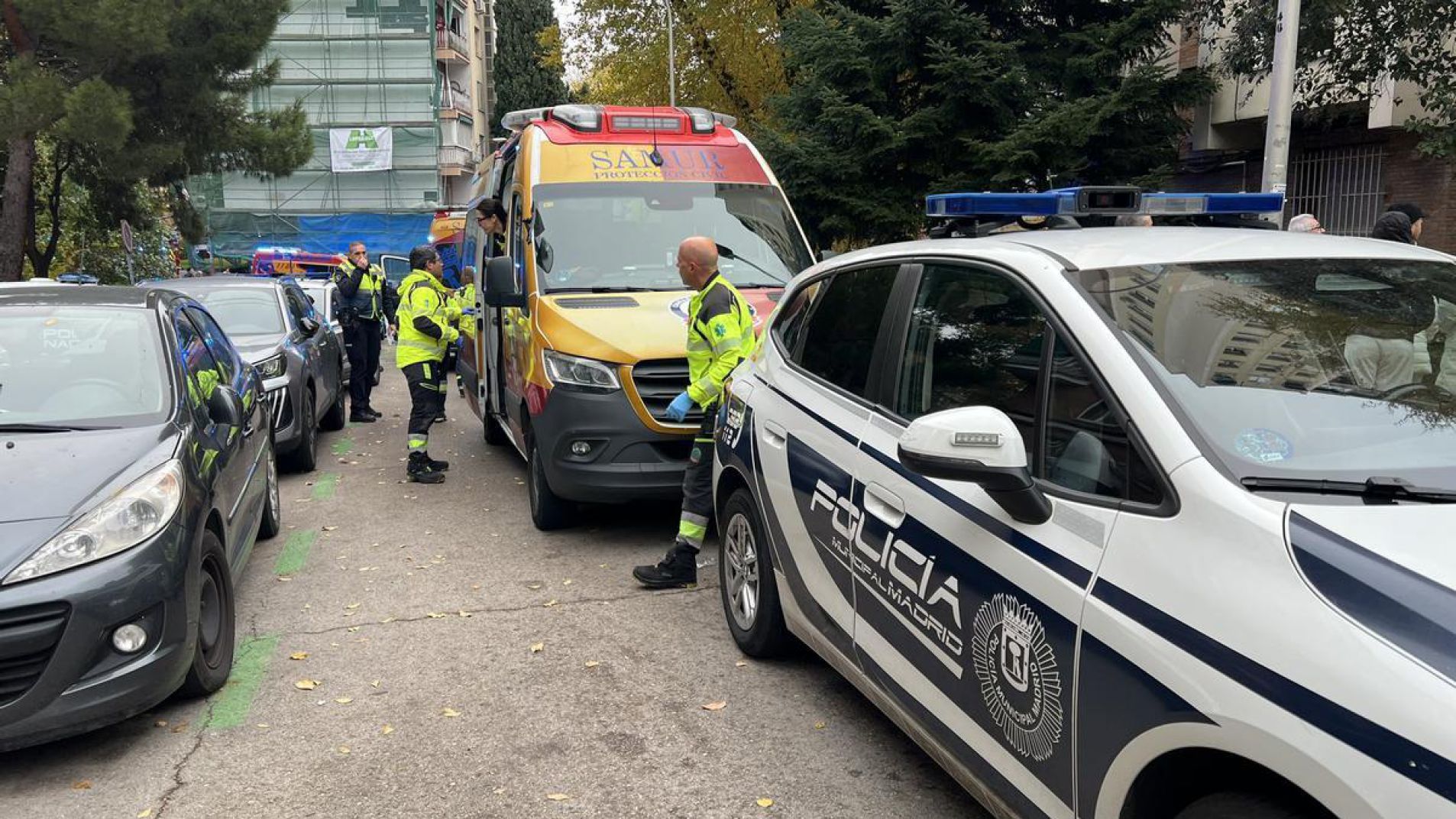 Madrid: una mujer se tiró de un décimo piso con sus dos hijos de tres años