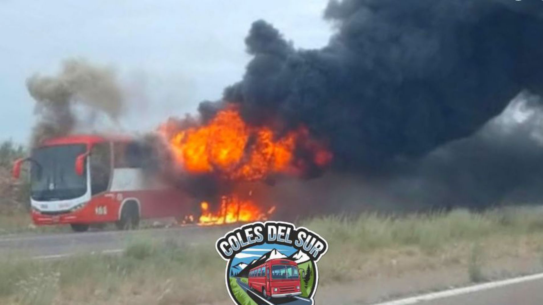 Un colectivo de Iselin se consumió por el fuego en plena ruta