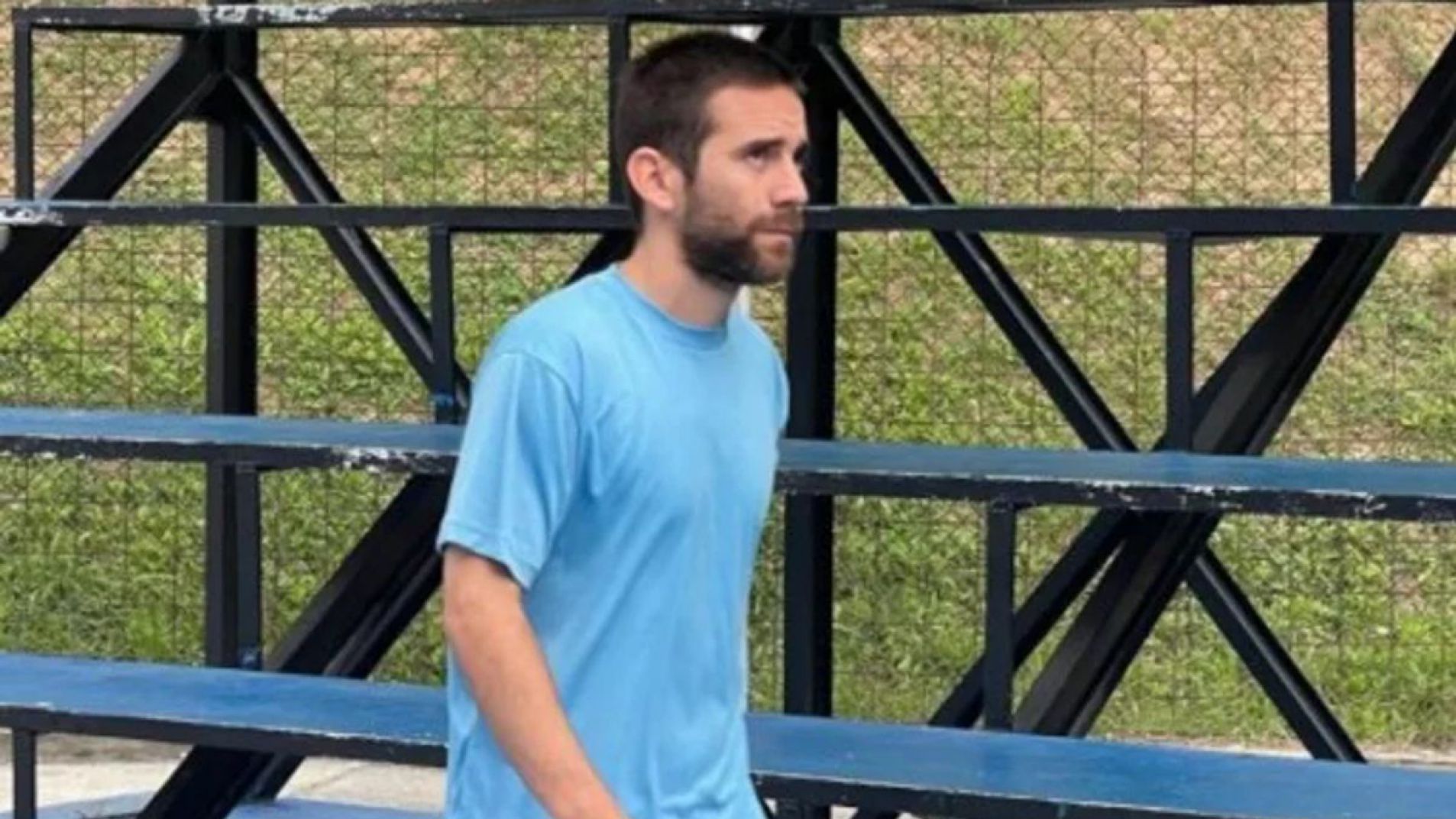 Nahuel Gallo en la única imagen que se tiene de su detención en Venezuela.