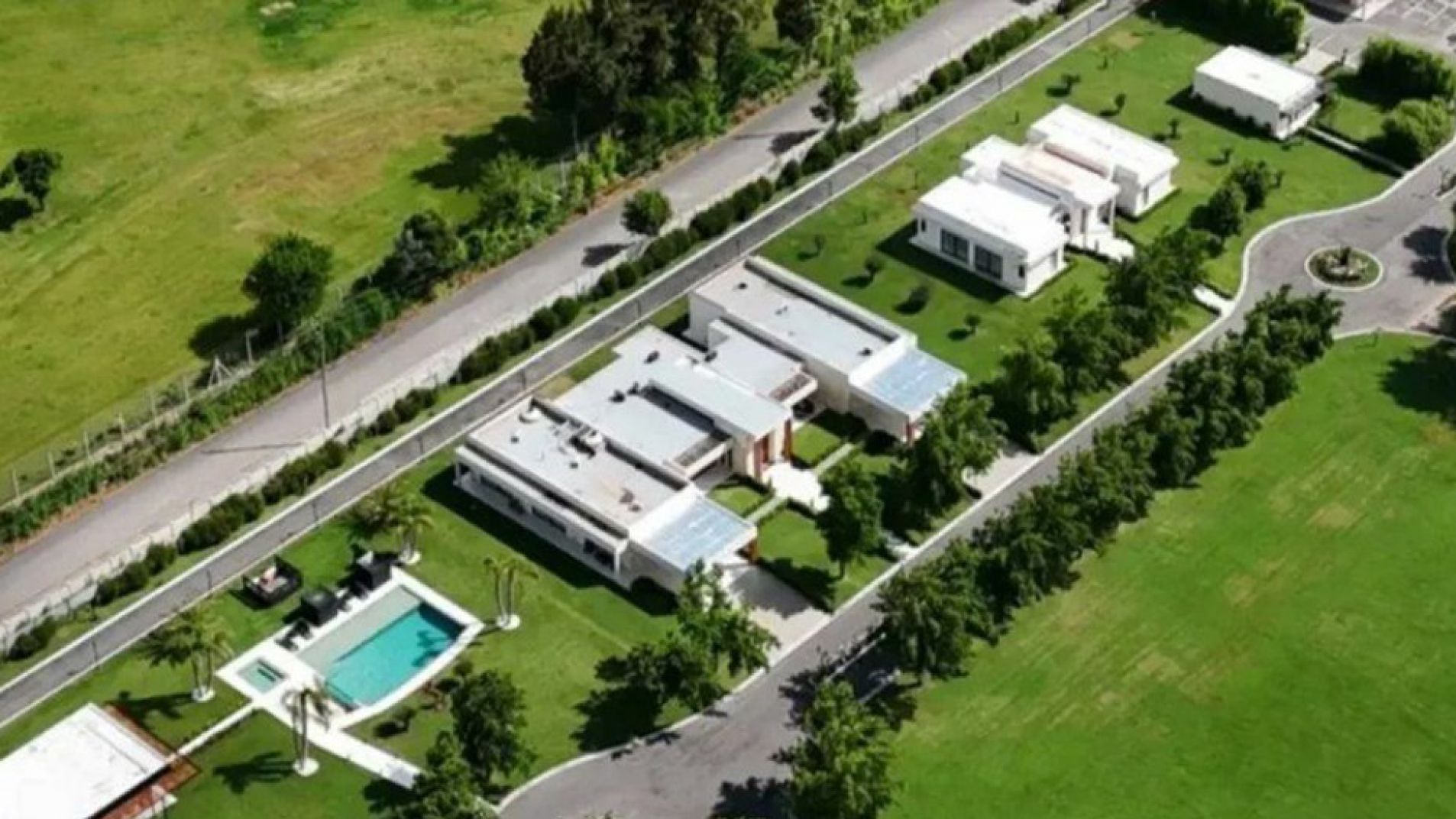 Denuncian lavado en AFA: un monotributista tendría 120 autos de lujo y helipuerto