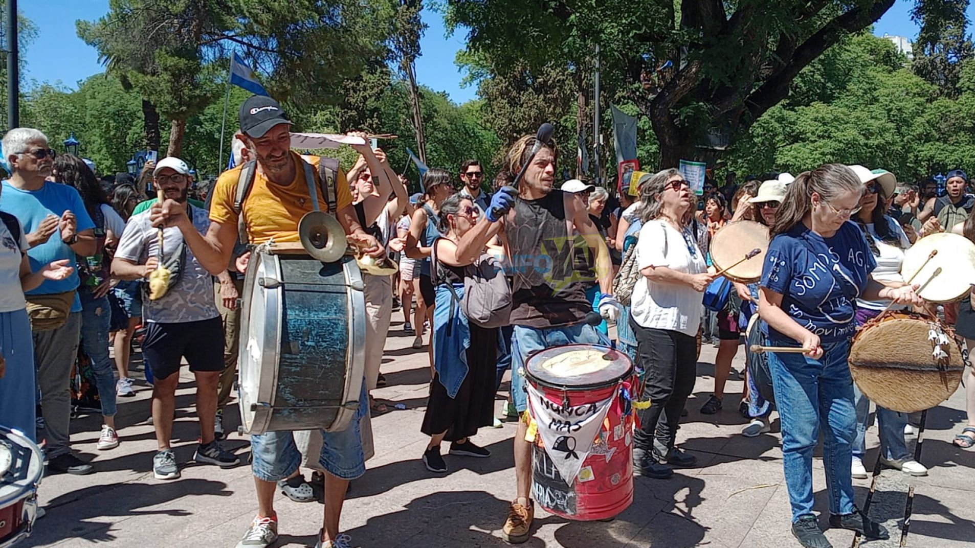 Fotos: Cientos de manifestantes se reúnen en la Legislatura por la minería