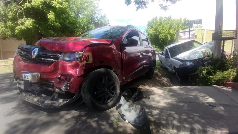 Fuerte choque con daños importantes en una esquina de Pueblo Diamante