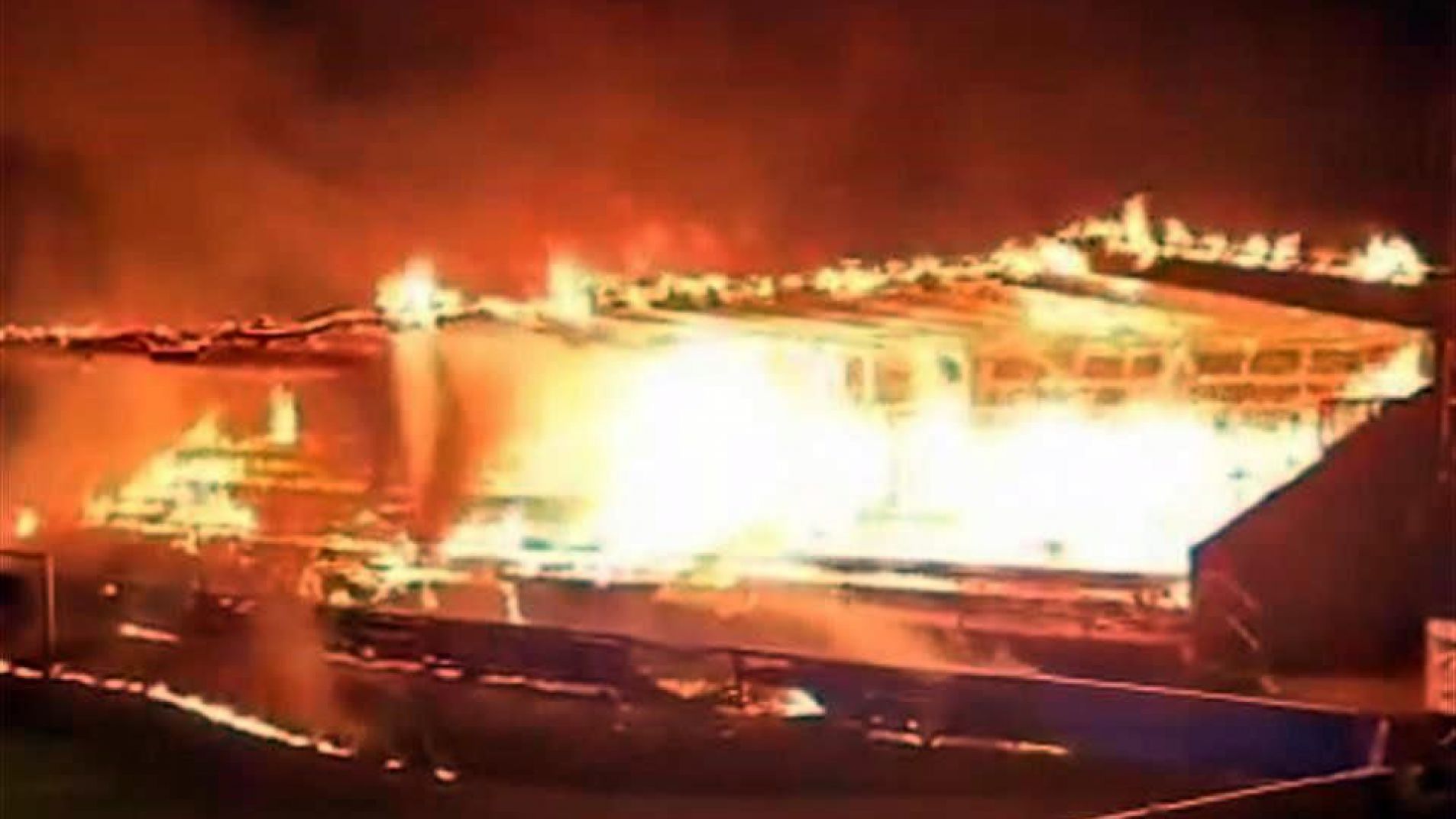 Tras descender, hinchas quemaron el estadio: sucedió en Finlandia (Video)