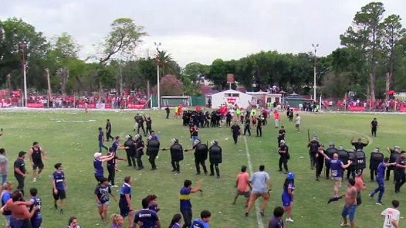 Video viral de la salida del árbitro Merlos custodiado por la policía