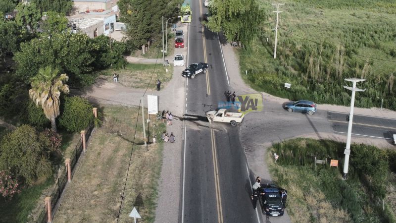 Choque entre un auto y una camioneta conducida por una adolescente de 17 años