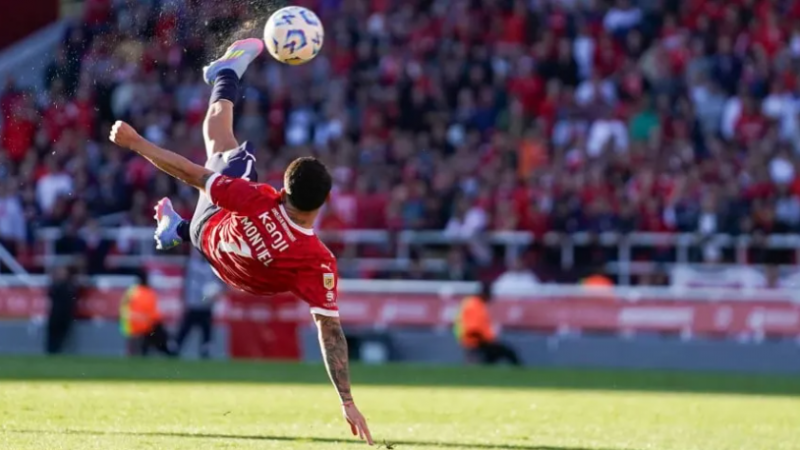 Santiago Montiel ganó el Premio Puskás al mejor gol del 2025