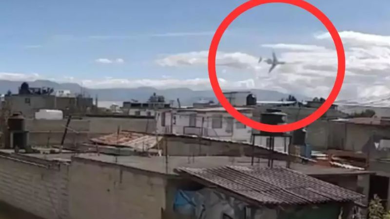 Tragedia: tres niños entre los diez muertos al estrellarse un avión (Videos)