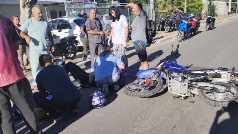 Dos motociclistas lesionados tras un choque: una entró al quirófano