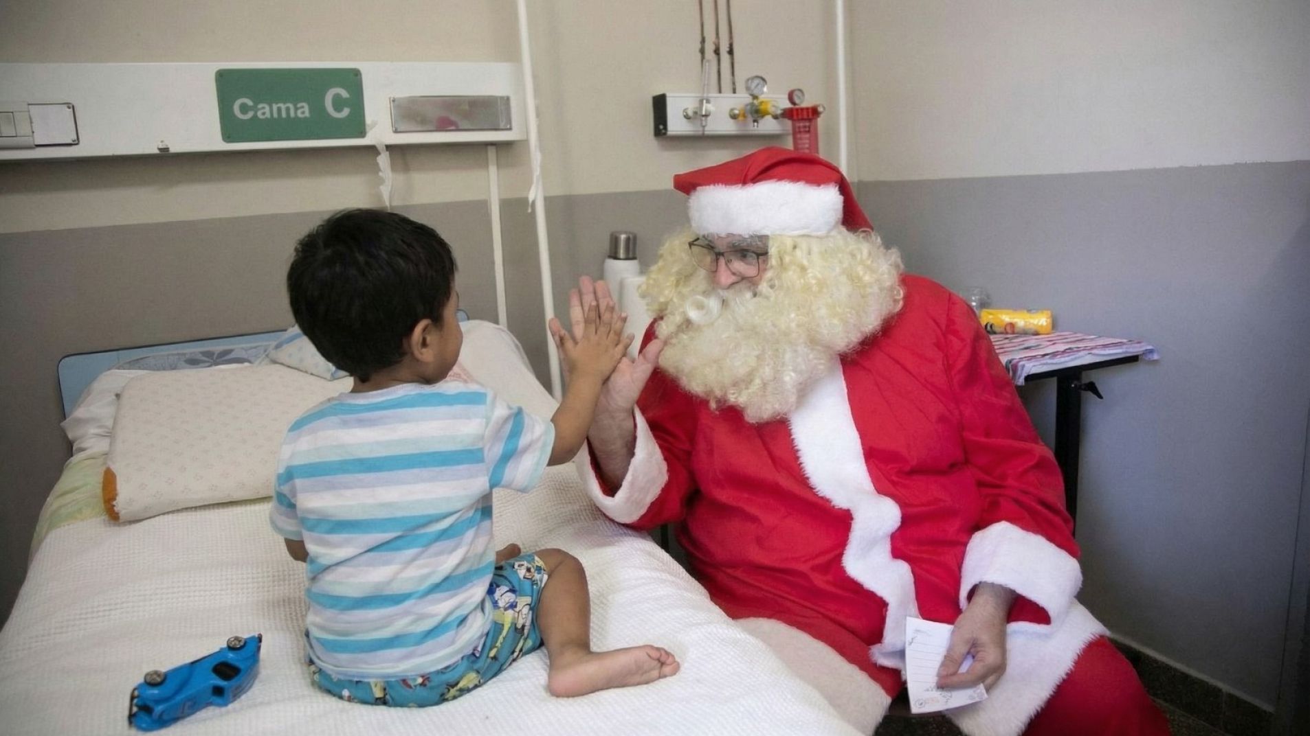 Papá Noel visitó el Hospital Enfermeros Argentinos